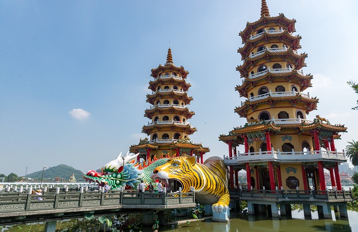 Taiwan: The Dragon and Tiger Pagodas