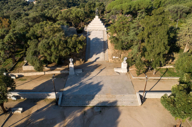 A Gruta de Bonaparte e a Place d'Austerlitz - Ajaccio | Secret World Trip Planner