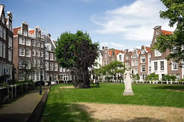 Begijnhof - Amsterdam | Secret World Trip Planner