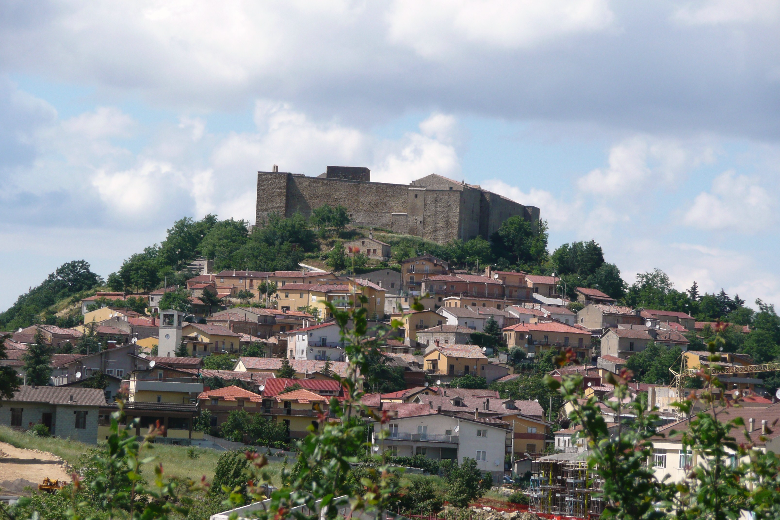 آذان الإمبراطور - Lagopesole | Secret World Trip Planner