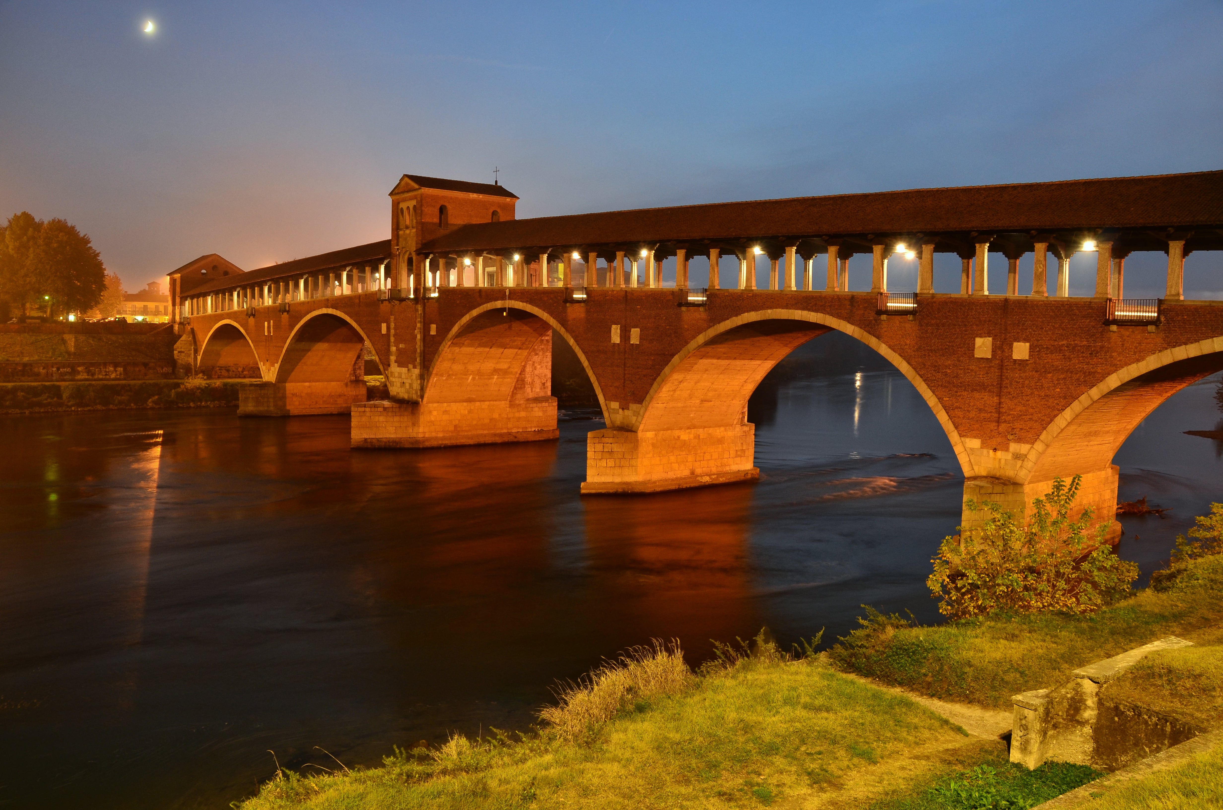 پل سرپوشیده پاویا - Pavia | Secret World Trip Planner