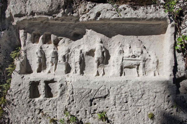 Akraiko Santoni misteriotsua - 3 | Secret World Trip Planner
