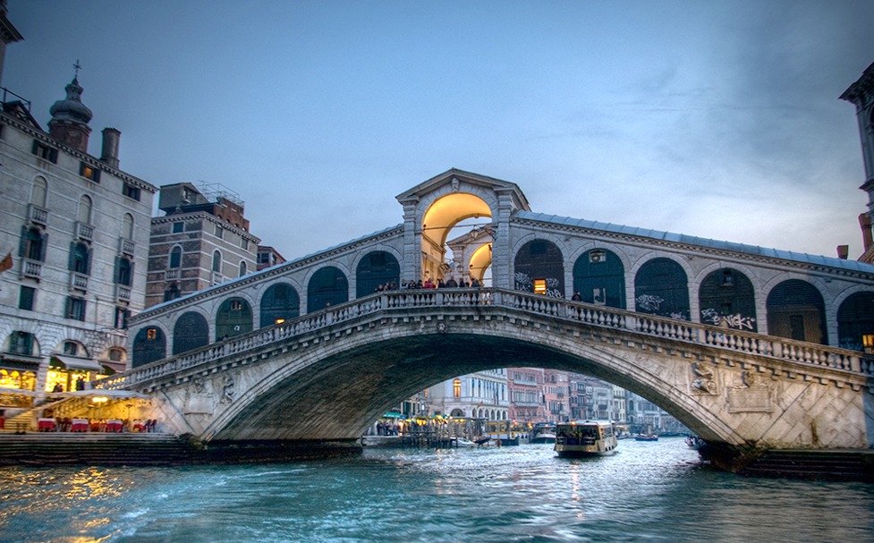 Ponte de Rialto - Venezia | Secret World Trip Planner