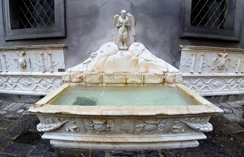 Brunnen der Spinacorona - Napoli | Secret World Trip Planner