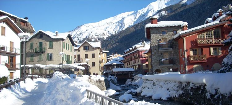 लकड़ी का पुल - Ponte di Legno | Secret World Trip Planner