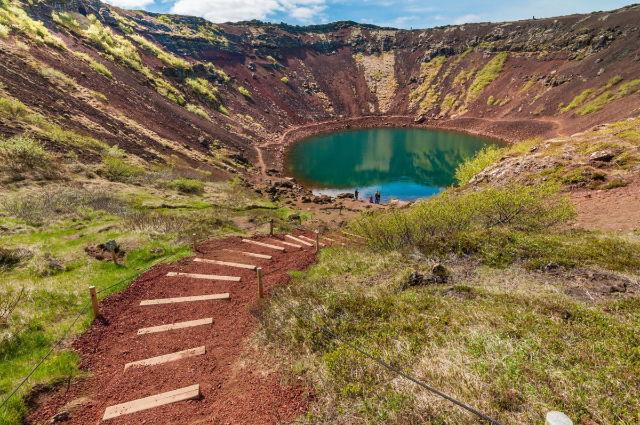 アイスランド、ケリド・クレーター湖：色彩と地質学的驚異のシンフォニー - Klausturholar | Secret World Trip Planner
