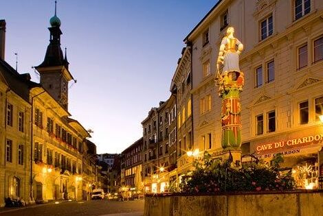 מקום דה לה פאלד והמרכז ההיסטורי של לוזאן. - Lausanne | Secret World Trip Planner