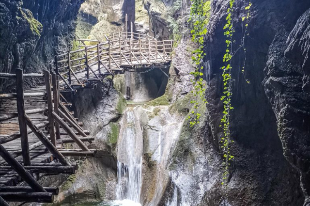 Пячоры Кальерон - Via Grotte del Caglieron | Secret World Trip Planner