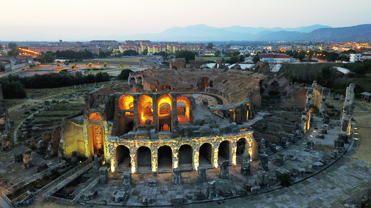 Capua and the second largest Roman amphi ...