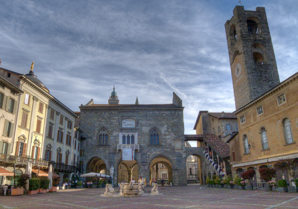 Майдони кӯҳна - Bergamo | Secret World Trip Planner