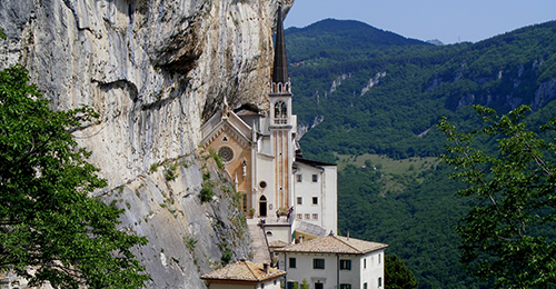Helgidómur Madonnu della Corona