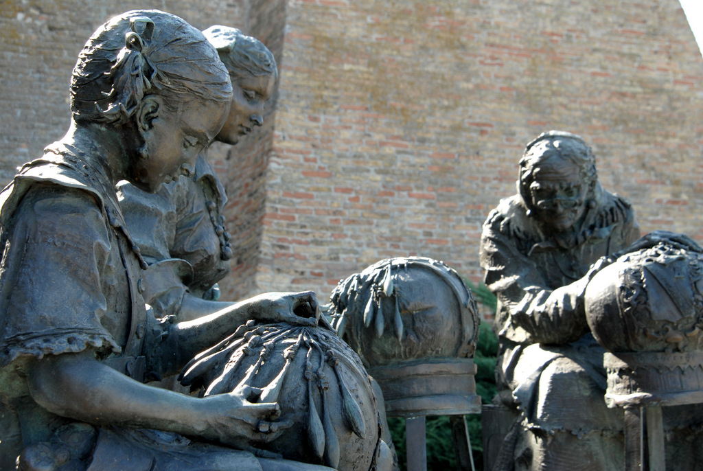 Monumento da fonte ao fabricante do laço