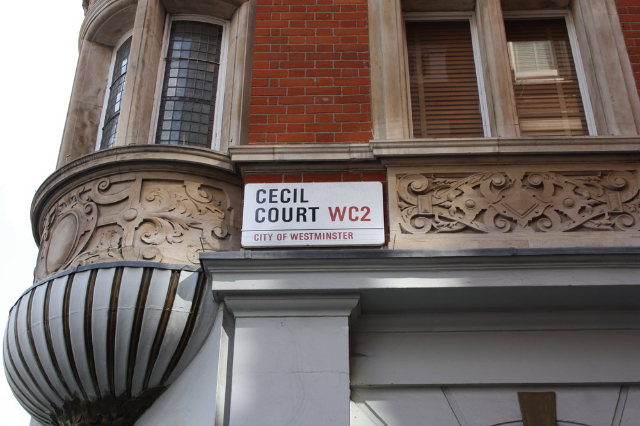 Tribunal de Cecil - Cecil Ct | Secret World Trip Planner