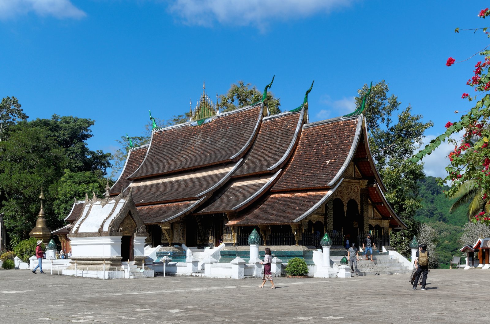 لاوس: وات شينغ ثونغ (معبد المدينة الذهبية) - Luang Prabang | Secret World Trip Planner
