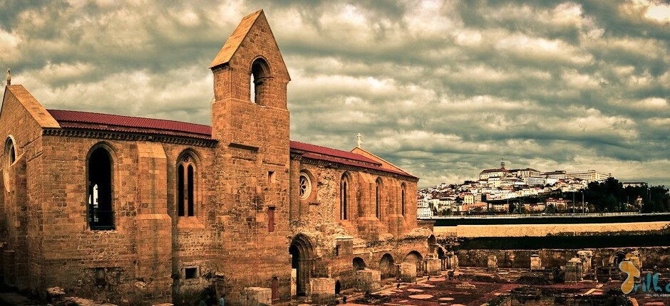 सांता क्लारा-एक-वेल्हा मठ - Santa Clara | Secret World Trip Planner