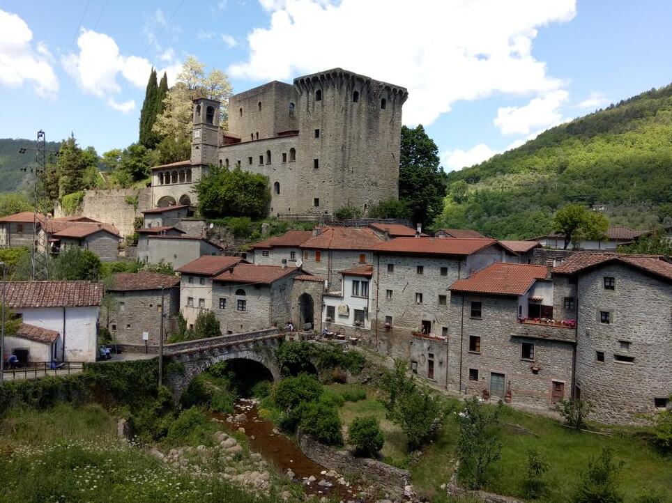 El castillo de Verrucola - Verrucola | Secret World Trip Planner