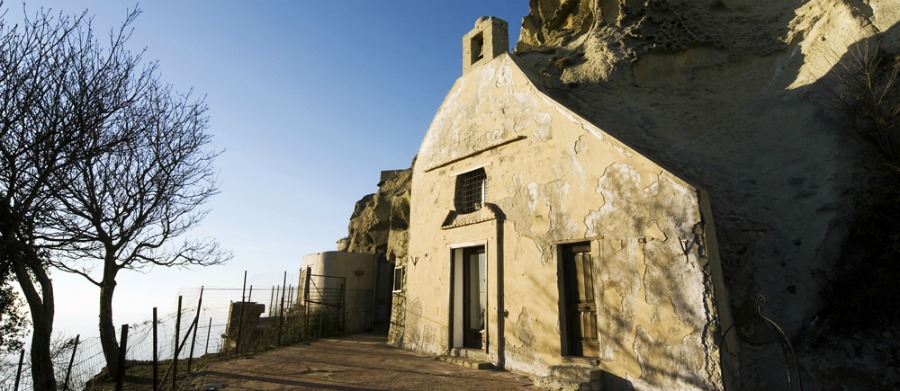 Einsiedelei von St. Nikolaus - Monte Epomeo | Secret World Trip Planner