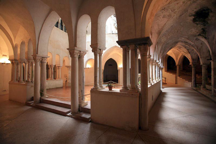 Abadia De La Santíssima Trinitat: una j ...
