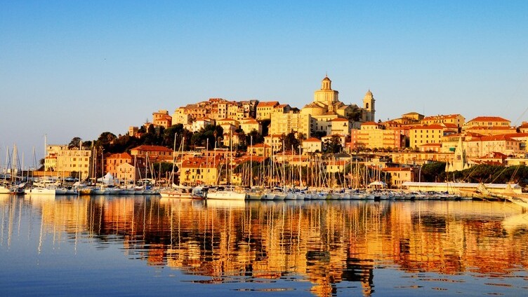 Portul Mauritius - Imperia | Secret World Trip Planner