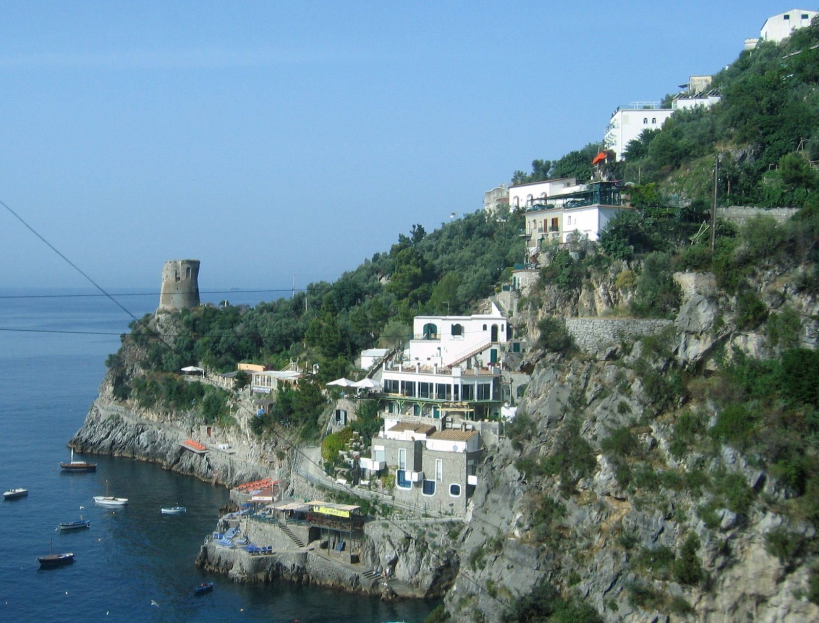 Dalam kontras ke Positano, Tunes diam-diam dan senyap - Praiano | Secret World Trip Planner