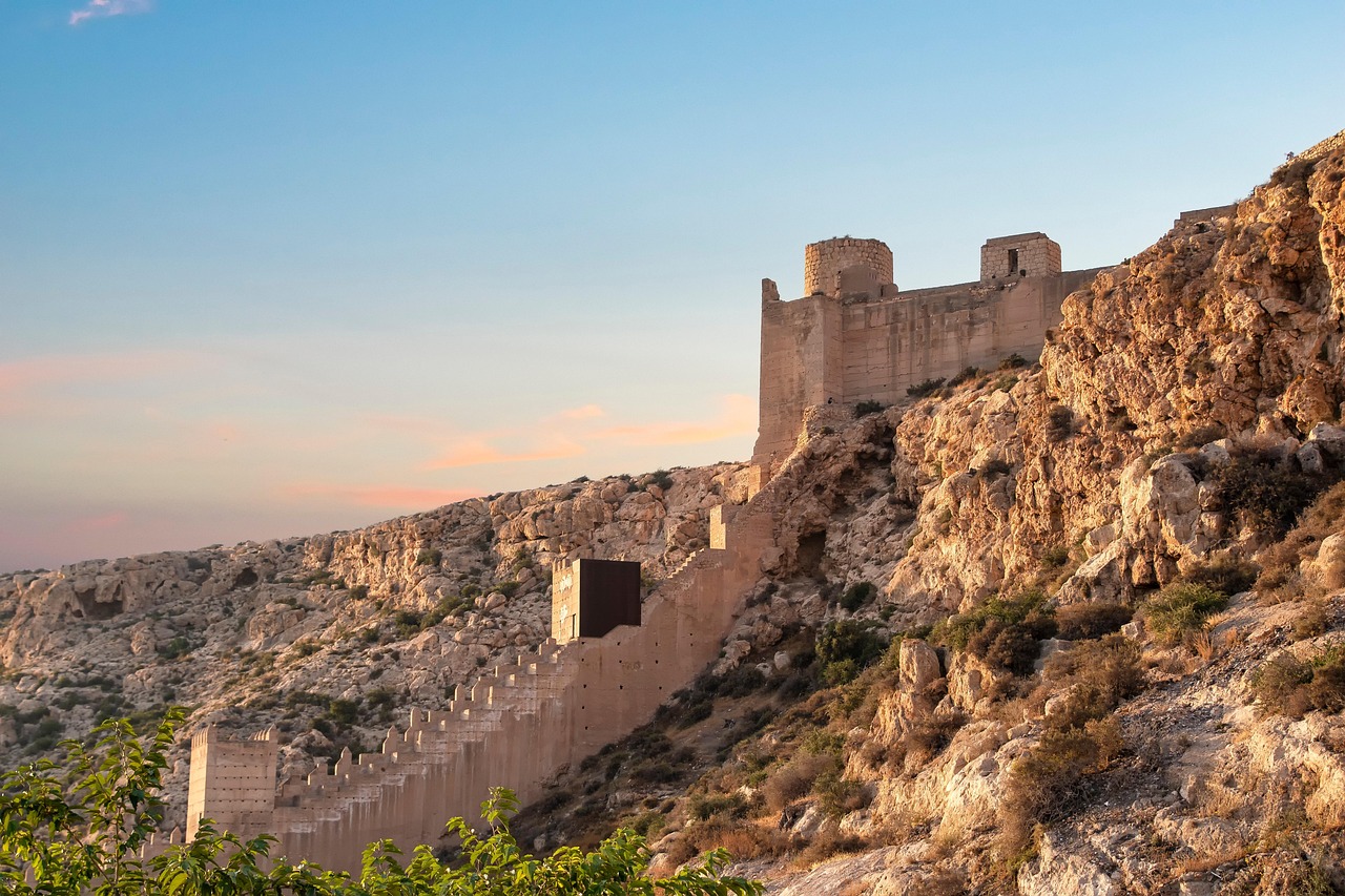 Merenungkan matahari terbenam dari algero ramparts - Alghero | Secret World Trip Planner