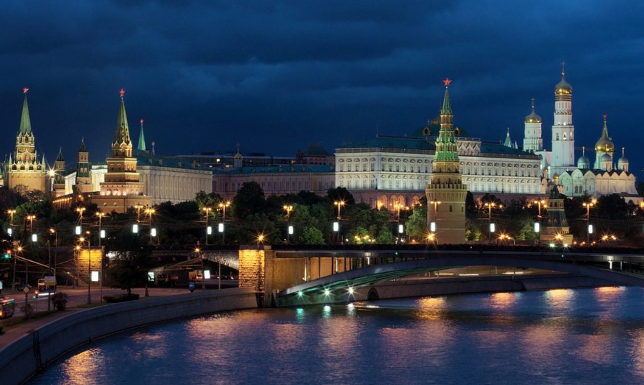 俄罗斯是世界上最大的国家，与欧洲和亚洲国家接壤。 | Secret World Trip Planner