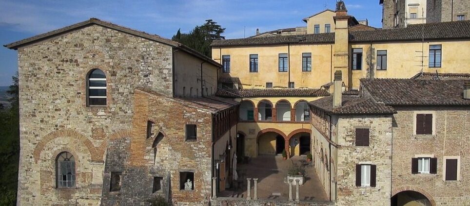 Todi / konplexu Monasterioa Lucrezia - Todi | Secret World Trip Planner