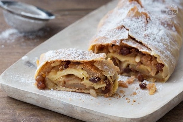 Äppelstrudel (Apfelstrudel) - Trentino-Alto Adige | Secret World Trip Planner