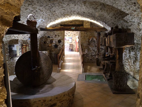 Kalábrie / Ligarò House Oil Museum - Cropani | Secret World Trip Planner