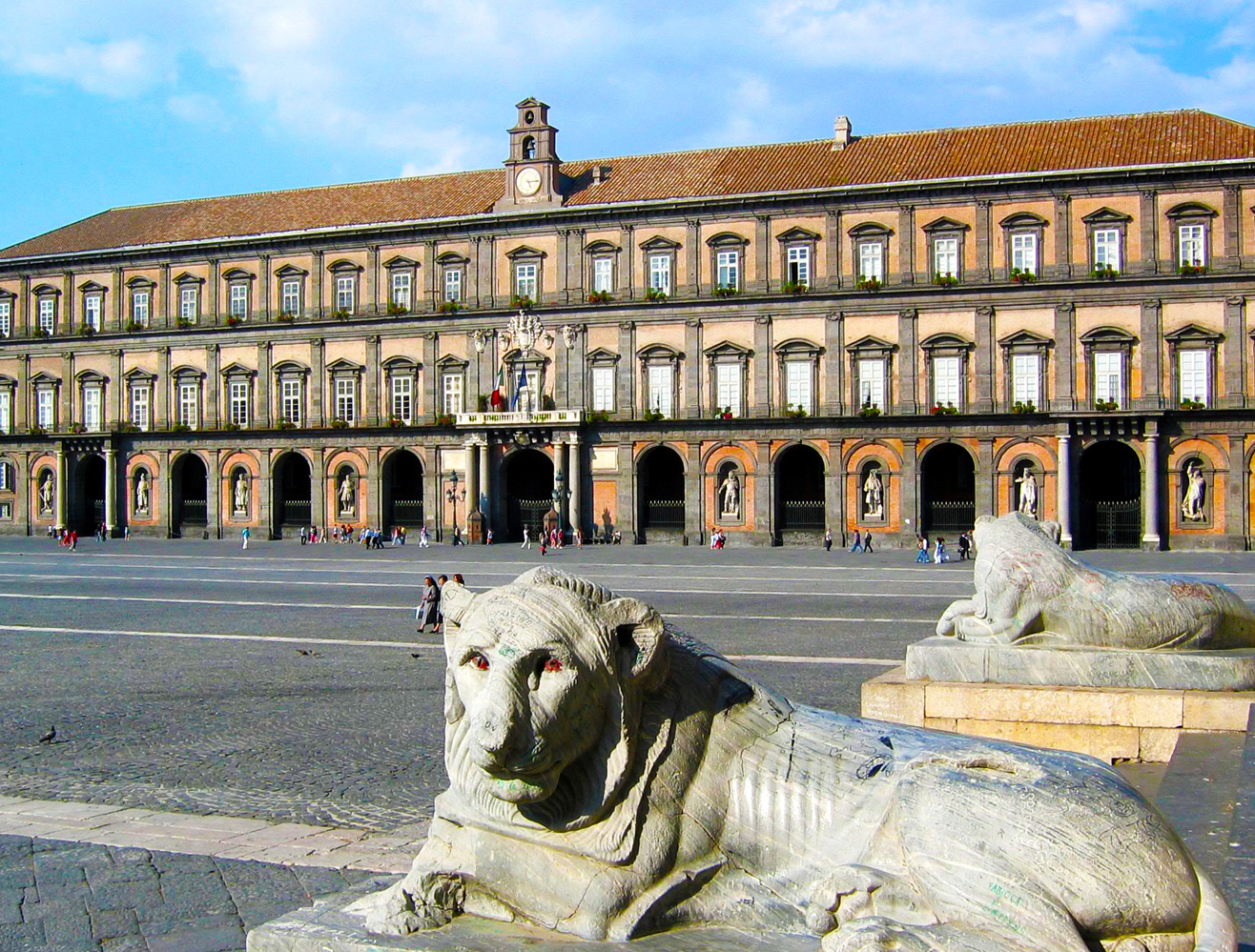 Royal palace saka Naples - Napoli | Secret World Trip Planner