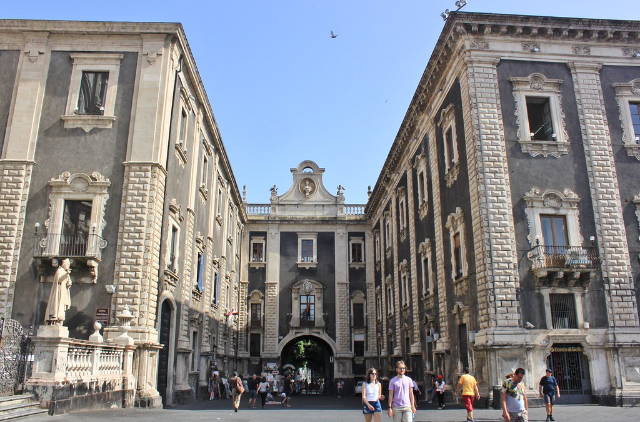 Pelabuhan Uzeda - Catania | Secret World Trip Planner