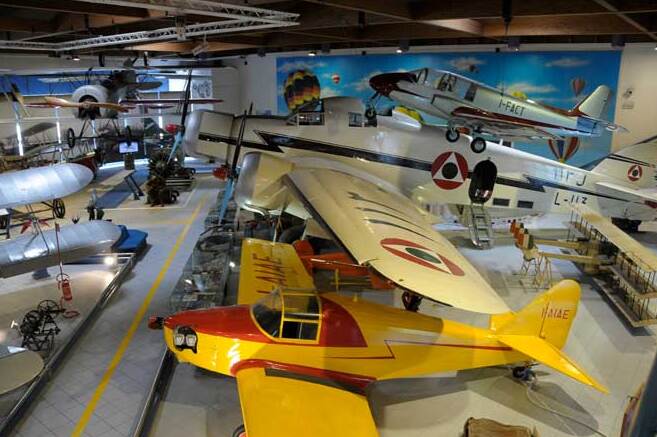 Planet som Gabriele D ' annunzio den 9 augusti 1918 flög över Wien, bara en - Trento | Secret World Trip Planner