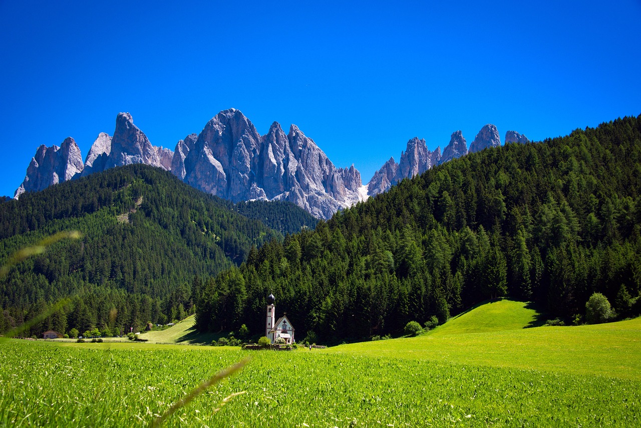 Val d'ambiez, en amfiteater i Brenta Dolomiterna - 38078 San Lorenzo in banale TN | Secret World Trip Planner