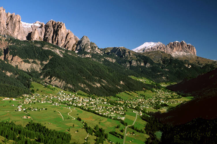 Vigo di Fassa, një fshat i bukur i bërë nga druri dhe guri. - Vigo di Fassa | Secret World Trip Planner