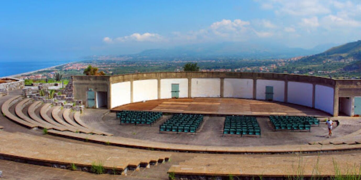 התיאטרון של חורבות סירלה - Cirella | Secret World Trip Planner