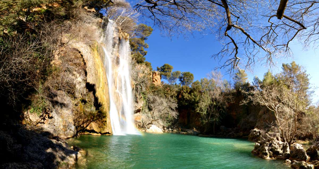شلال سيلانس لا كاسكيد - Sillans-la-Cascade | Secret World Trip Planner