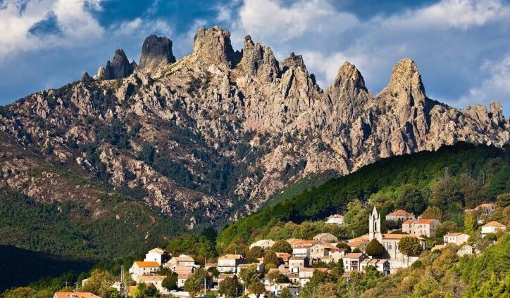 科西嘉岛/巴韦拉的Aiguilles - Quenza | Secret World Trip Planner