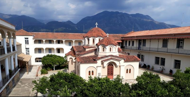 Tecelagem de seda do mosteiro de Kalograion - Kalamata | Secret World Trip Planner