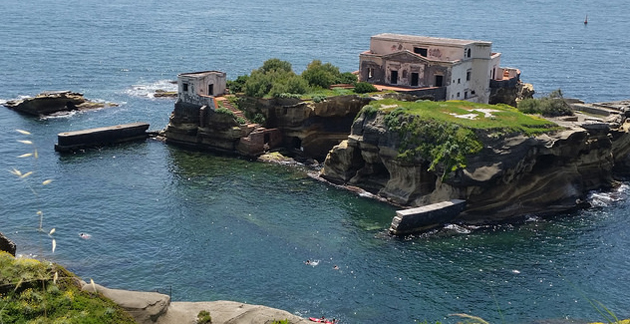 Čudna priča o ukletom otoku Gaiola - Napoli | Secret World Trip Planner