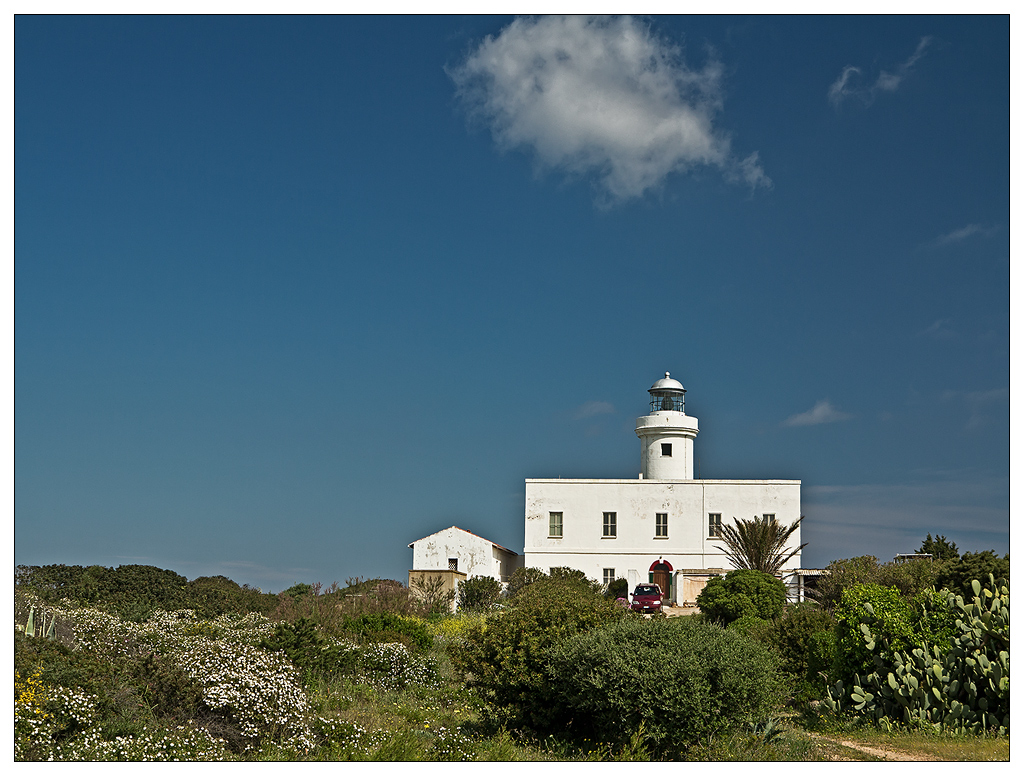 Faro de Capo Ferro - Capo Ferro | Secret World Trip Planner