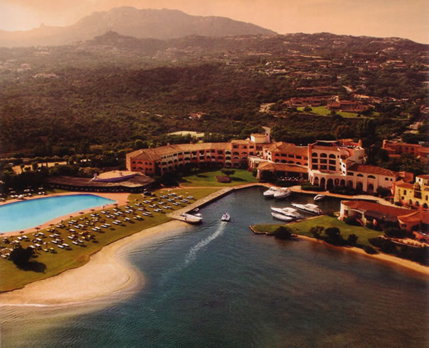 Fox Cove - Cala di Volpe | Secret World Trip Planner