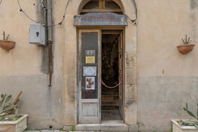 Rosso Cinabro - סדנת אמנות - Ragusa | Secret World Trip Planner