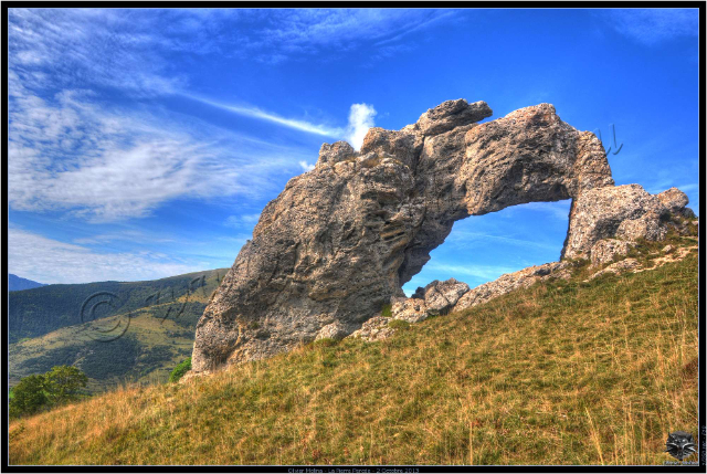 Piatra străpunsă - Pierre-Châtel | Secret World Trip Planner