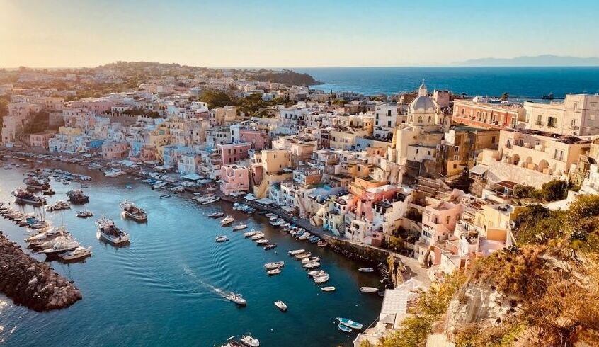 Corricella, সুন্দর পোর্ট এর Procida - Procida | Secret World Trip Planner