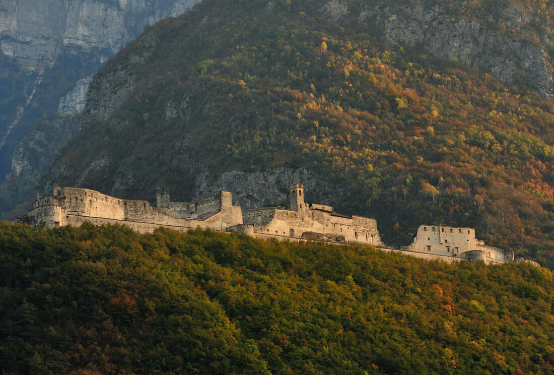 קסטל בסנו, המבצר העתיק ביותר בטרנטינו. - Besenello | Secret World Trip Planner