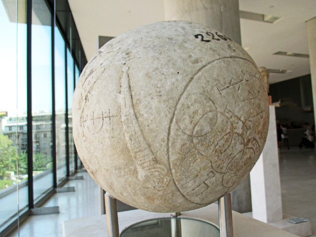 A misteriosa esfera de mármore do Teatro de Dionísio - Athina | Secret World Trip Planner