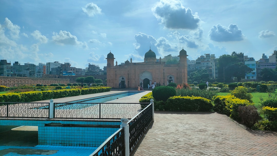 在达卡拉尔巴堡 - Dhaka | Secret World Trip Planner