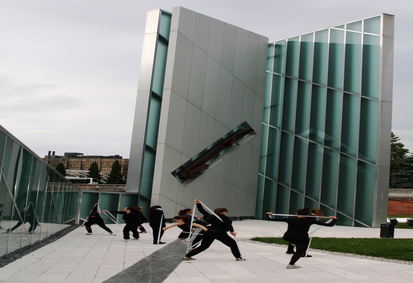 Me'mor Daniel Libeskind tomonidan yaratilgan yodgorlik va yorug'lik sharaflanadi  - Padova | Secret World Trip Planner