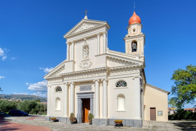 Sanctuarul Maicii Domnului din stejar - San Bartolomeo al Mare | Secret World Trip Planner