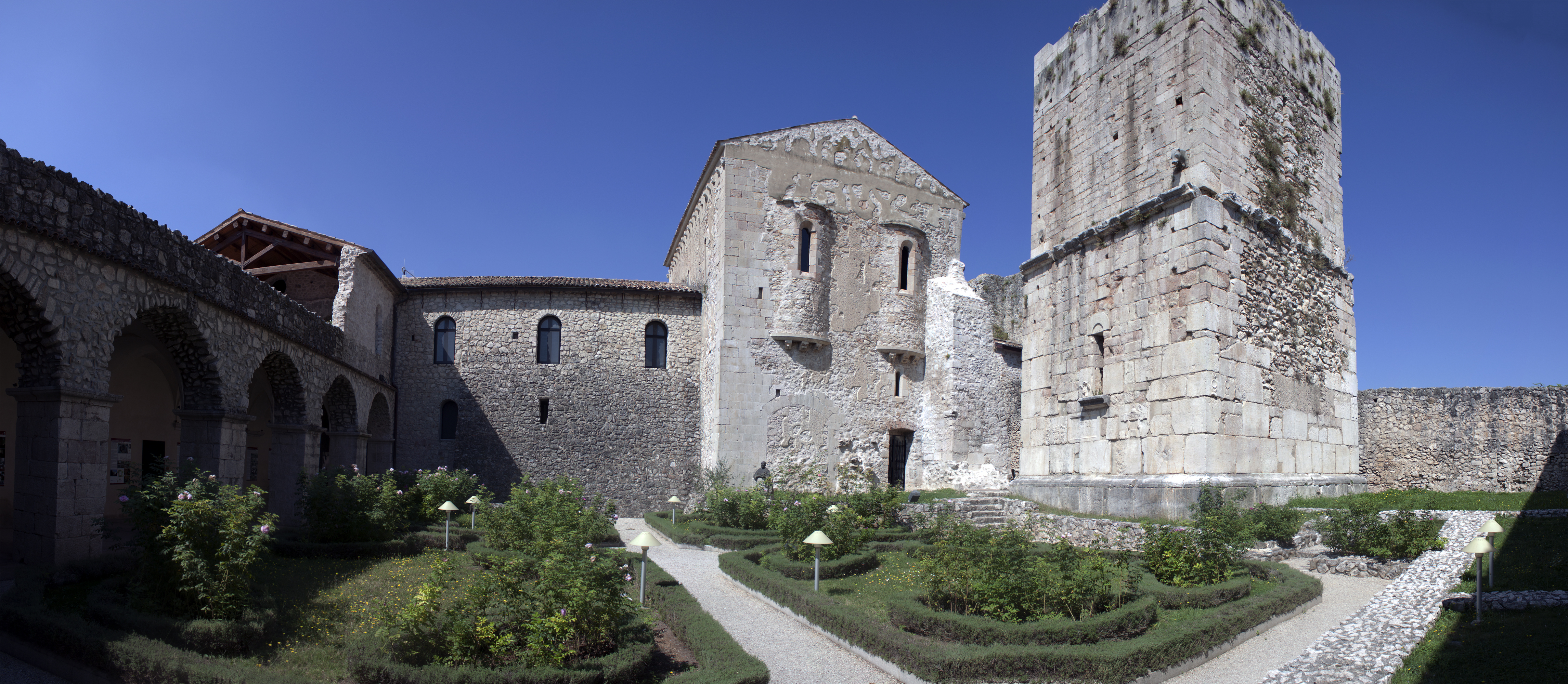 Goleto abatija ir baltoji ezoterika - Goleto | Secret World Trip Planner